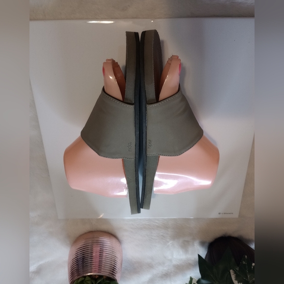 Sandals shoes for girl size 9 - Picture 2 of 5